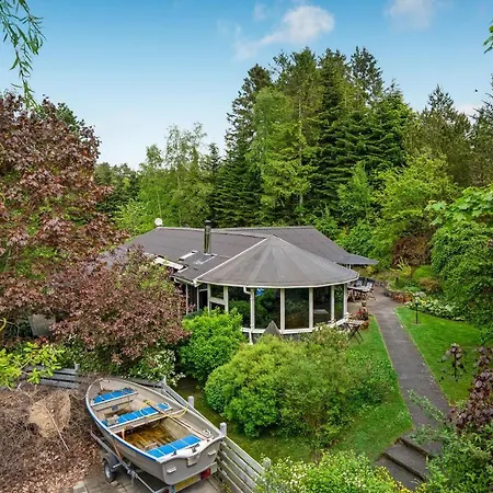 3 Bedroom Beautiful In Hébergement de vacances