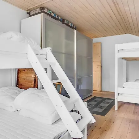 3 Bedroom Beautiful In Hébergement de vacances *