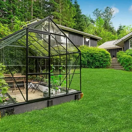 3 Bedroom Beautiful In Hébergement de vacances *